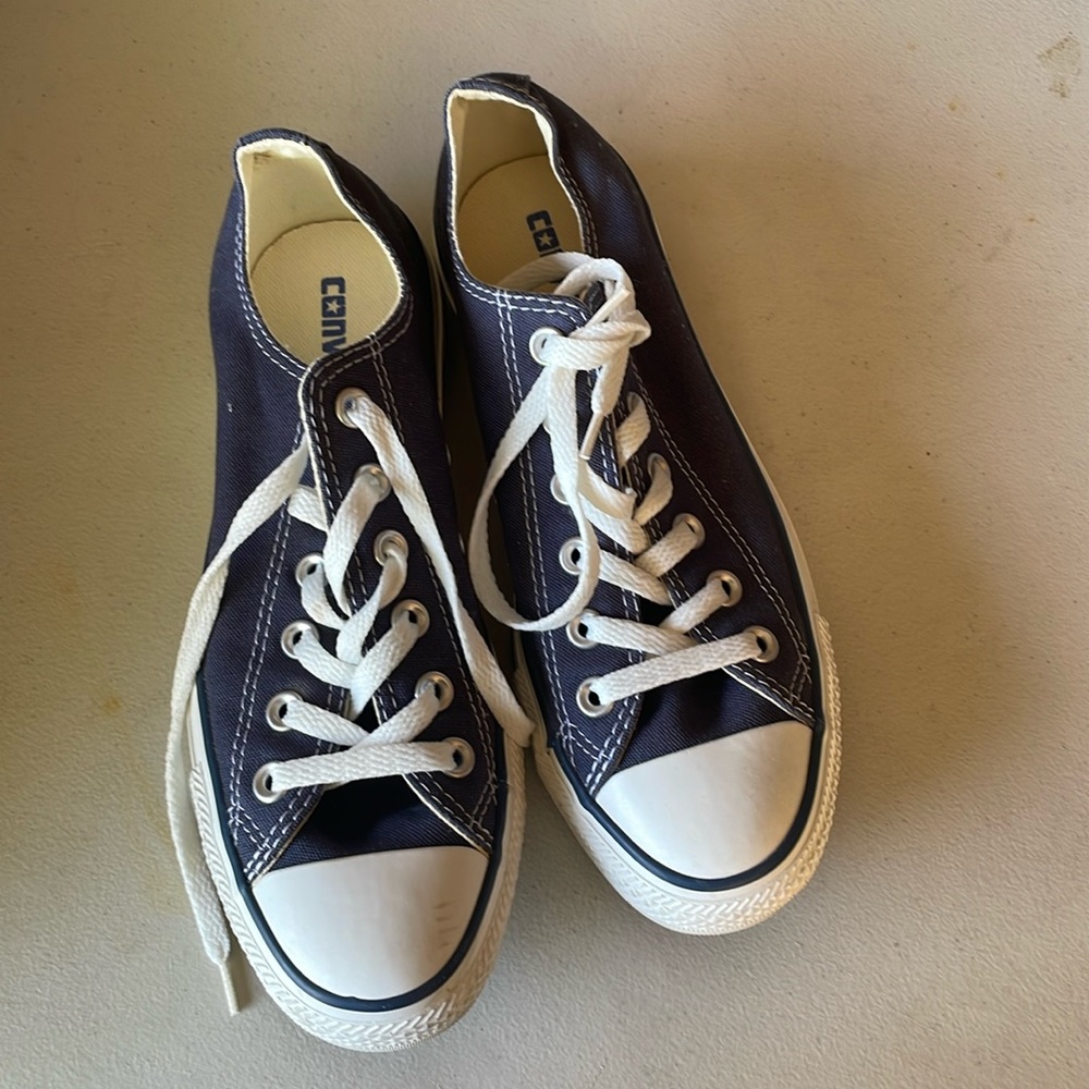 Navy Converse Size 8 Women’s Brand New